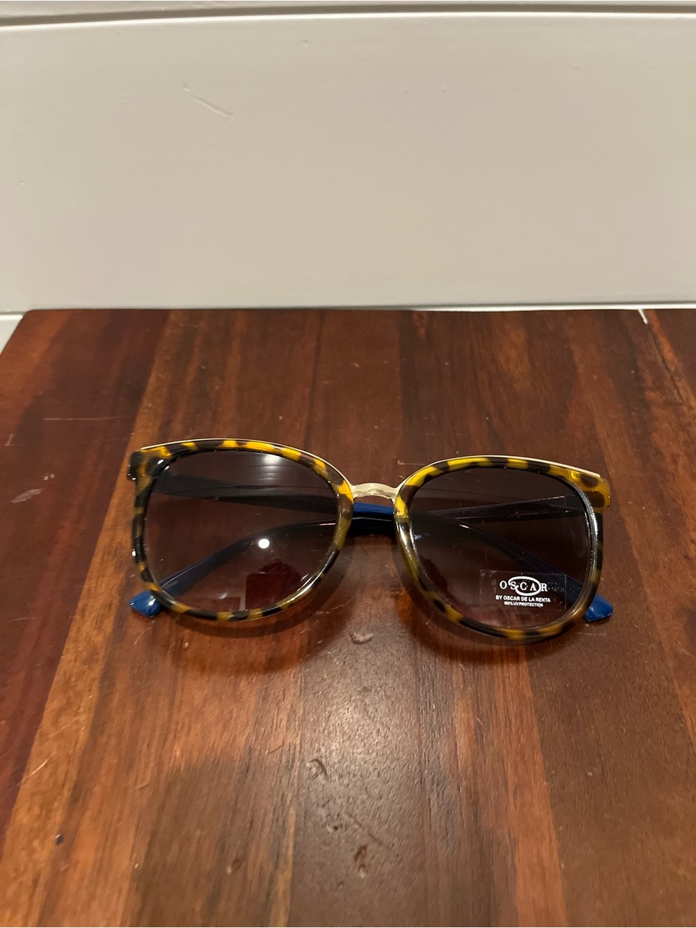 Oscar de la Renta Tortoiseshell Sunglasses Brown Gradient UV